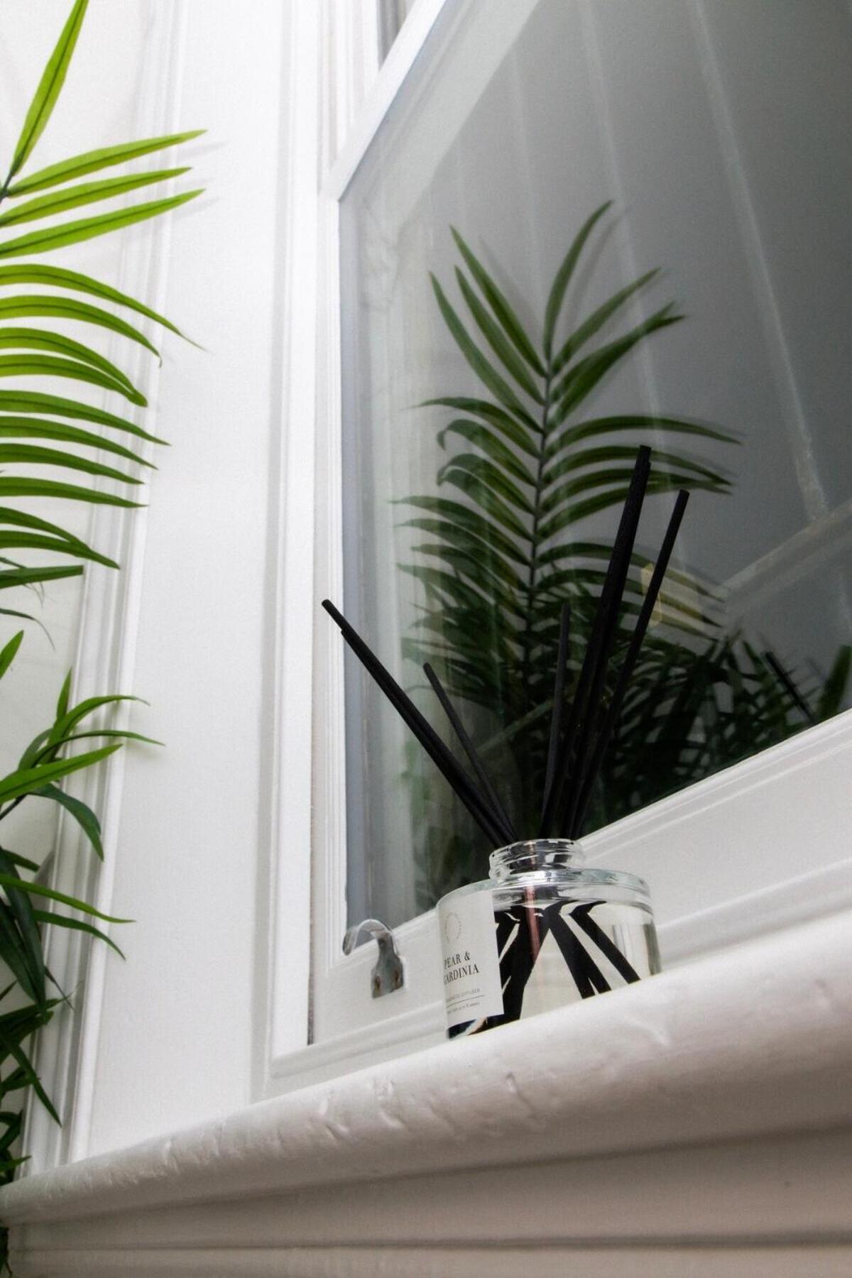 3 Bed, 2 Bath With Terrace & Local Entertainment * Londra