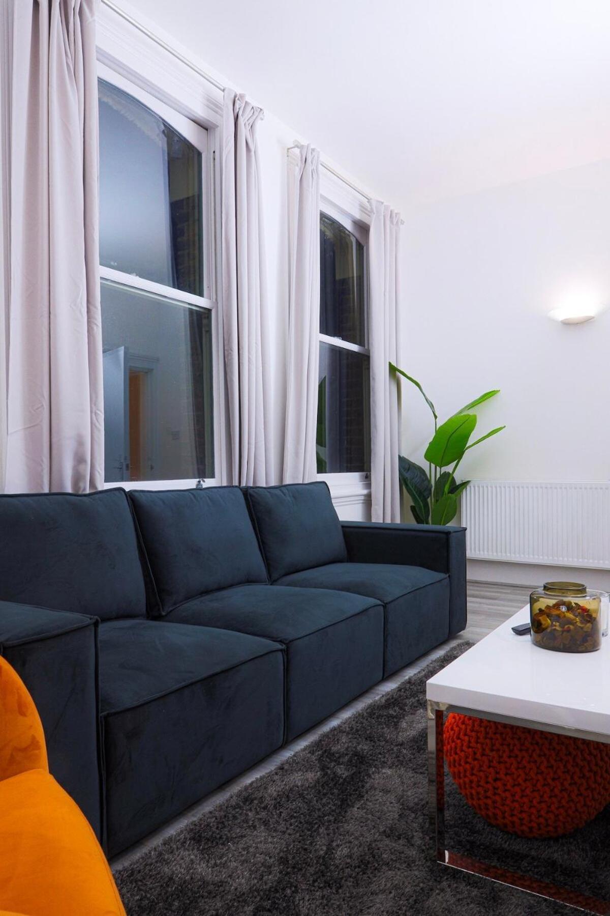 3 Bed, 2 Bath With Terrace & Local Entertainment Appartamento *